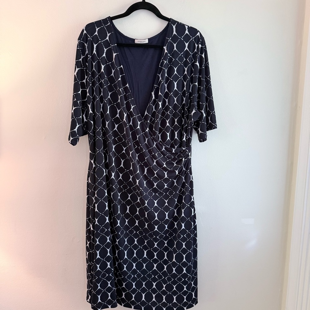 Gilli Navy and White Geometric Surplice Midi Dress